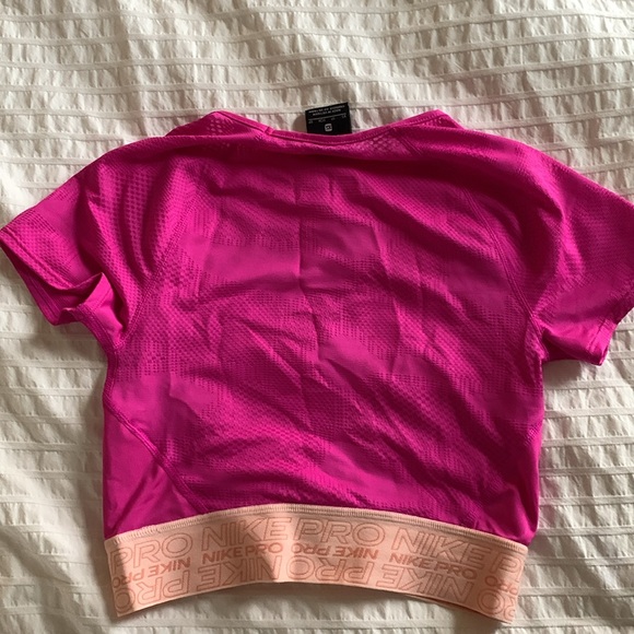Nike Pro crop top xs NWOT - Picture 3 of 3